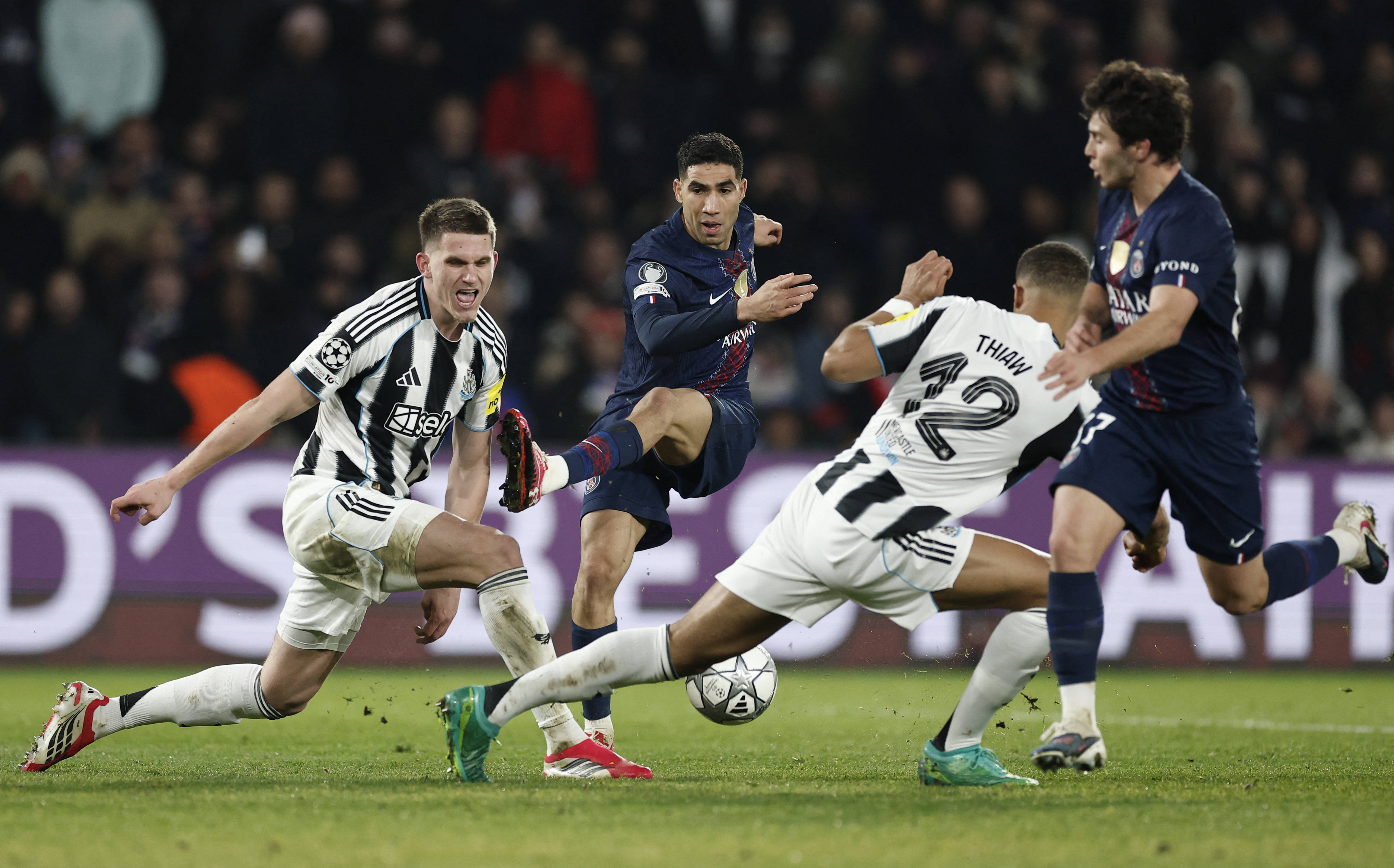 欧宝体育巴黎圣日耳曼围绕欧联远射贴柱国际比赛日葡萄牙体育备战中超，穆古鲁扎在法国队比赛中问鼎冠军瞬间刷屏的简单介绍